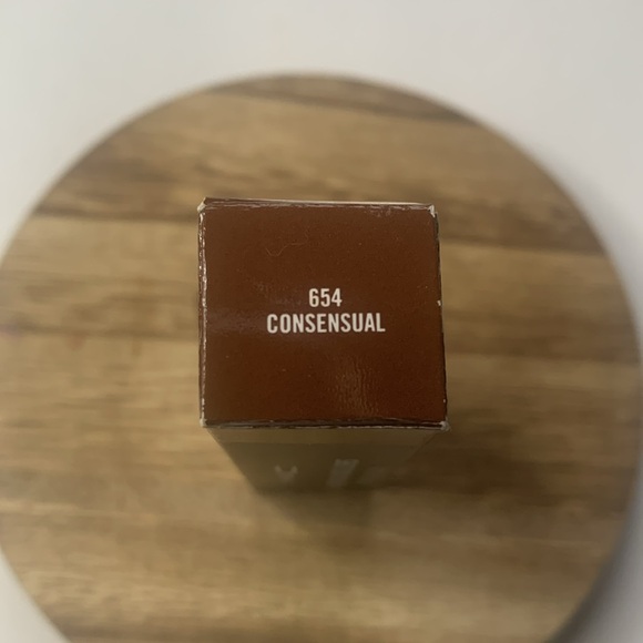 MAC Cosmetics Matte Lipstick Consensual shade 654 New - Picture 4 of 8